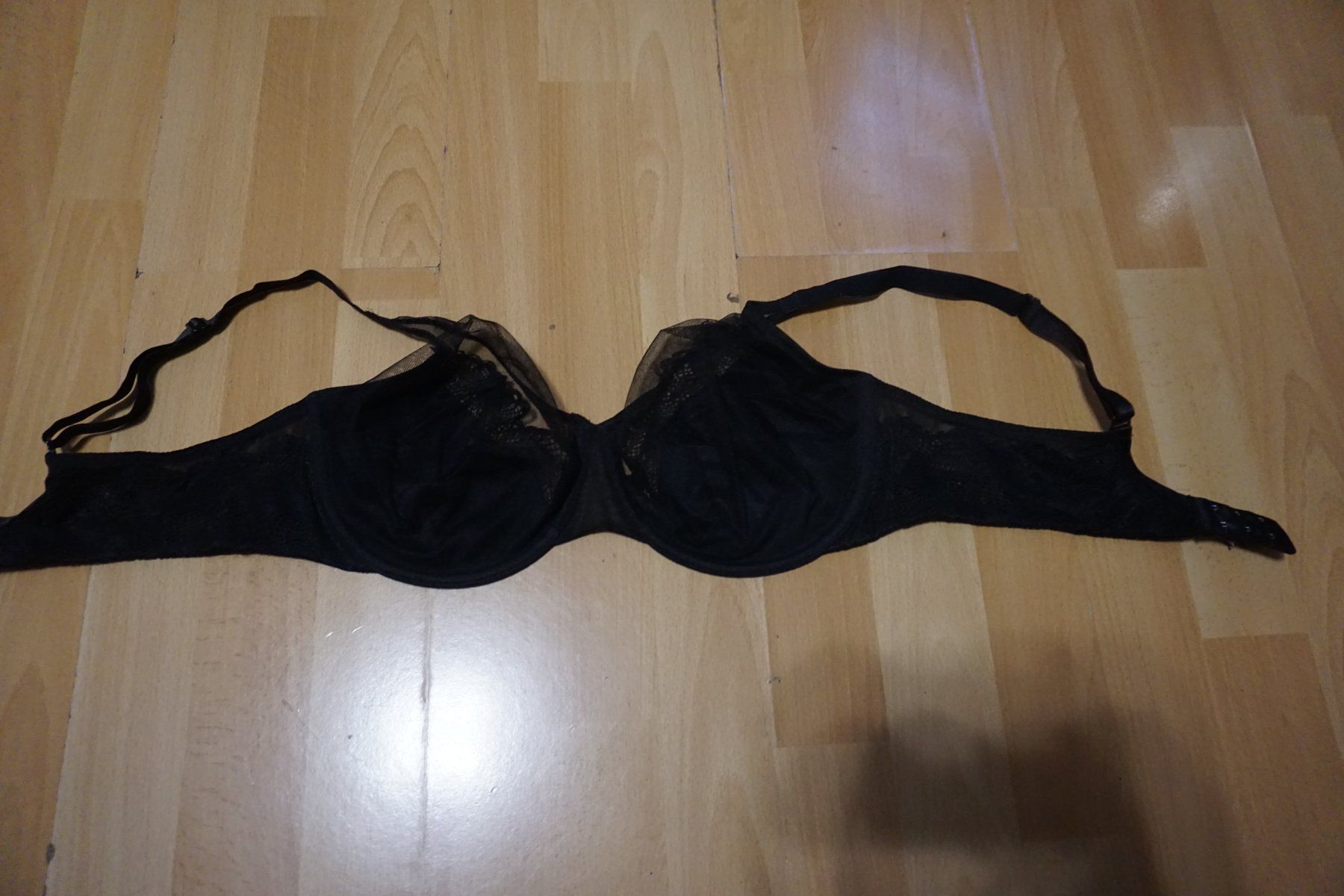Triumph Sonstige Unterwäsche: Schwarzer BH mit Spitze von Triumph, ca. Grösse 90C – Gebraucht aus Zürich von einalemjena
