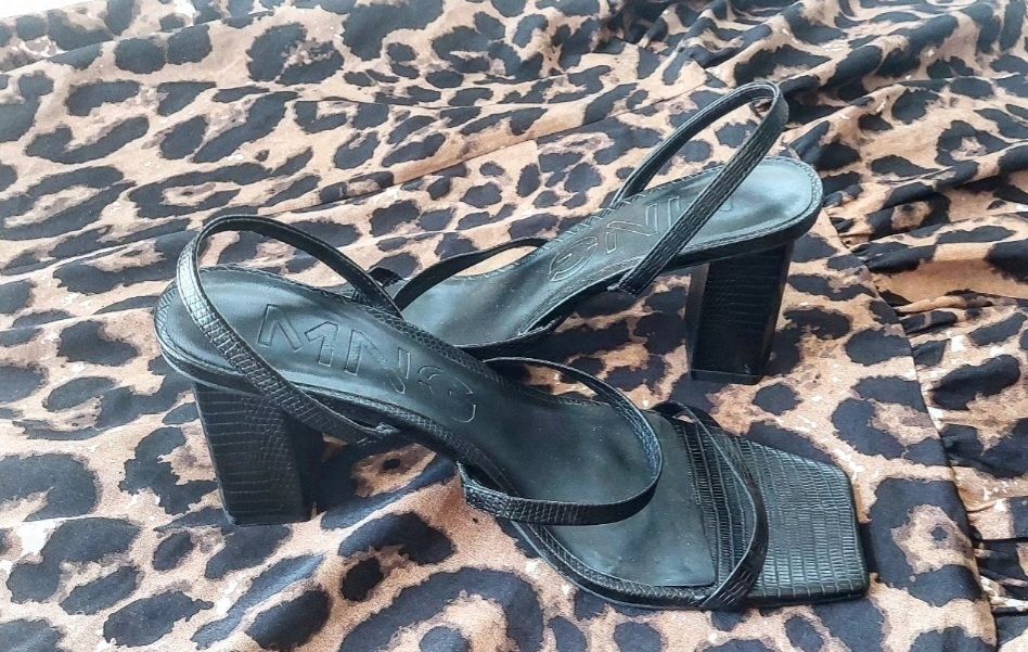 Mango Damenschuhe: Chaussures Mango – Gebraucht aus Collonges von cam_72xf