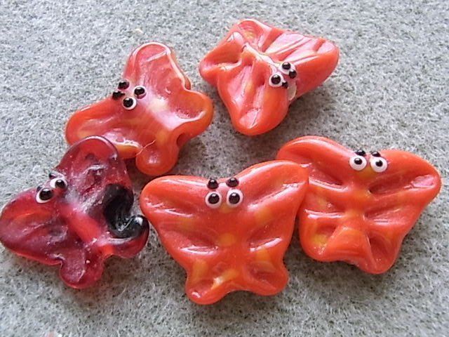 Perle (finte): 2 Glas Schmetterlinge 15mm, rot – Usato da Alpnachstad venduto da perlengaby 1
