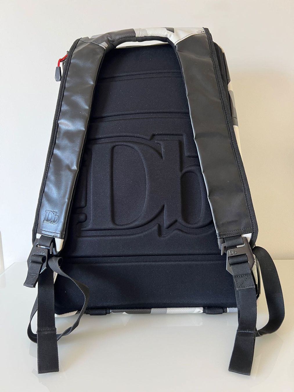 Rucksäcke: Db Backpack The Base 15l, snow camo limited ed. Jon Olsson – Gebraucht aus Ruggell von  2