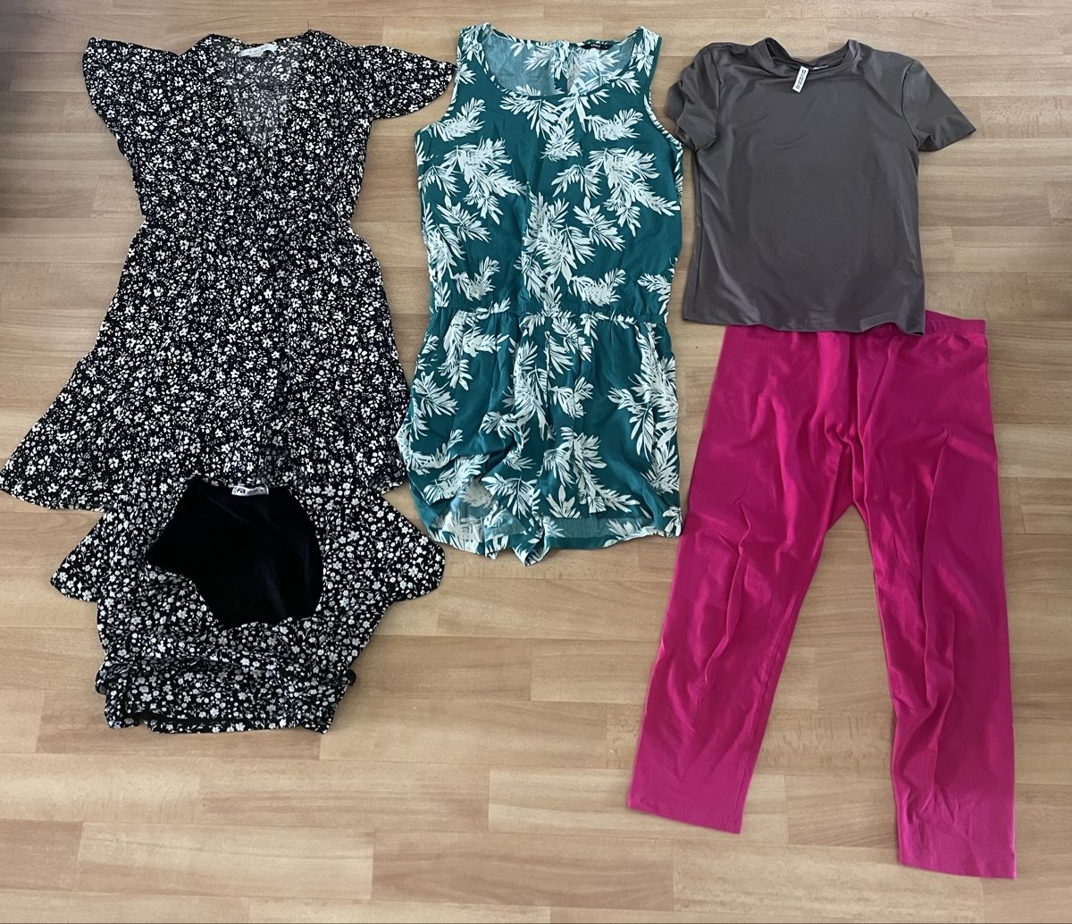 Lotti di vestiti: Kleiderpaket Grösse 36/38  – Usato da Adliswil venduto da Eseestern 1