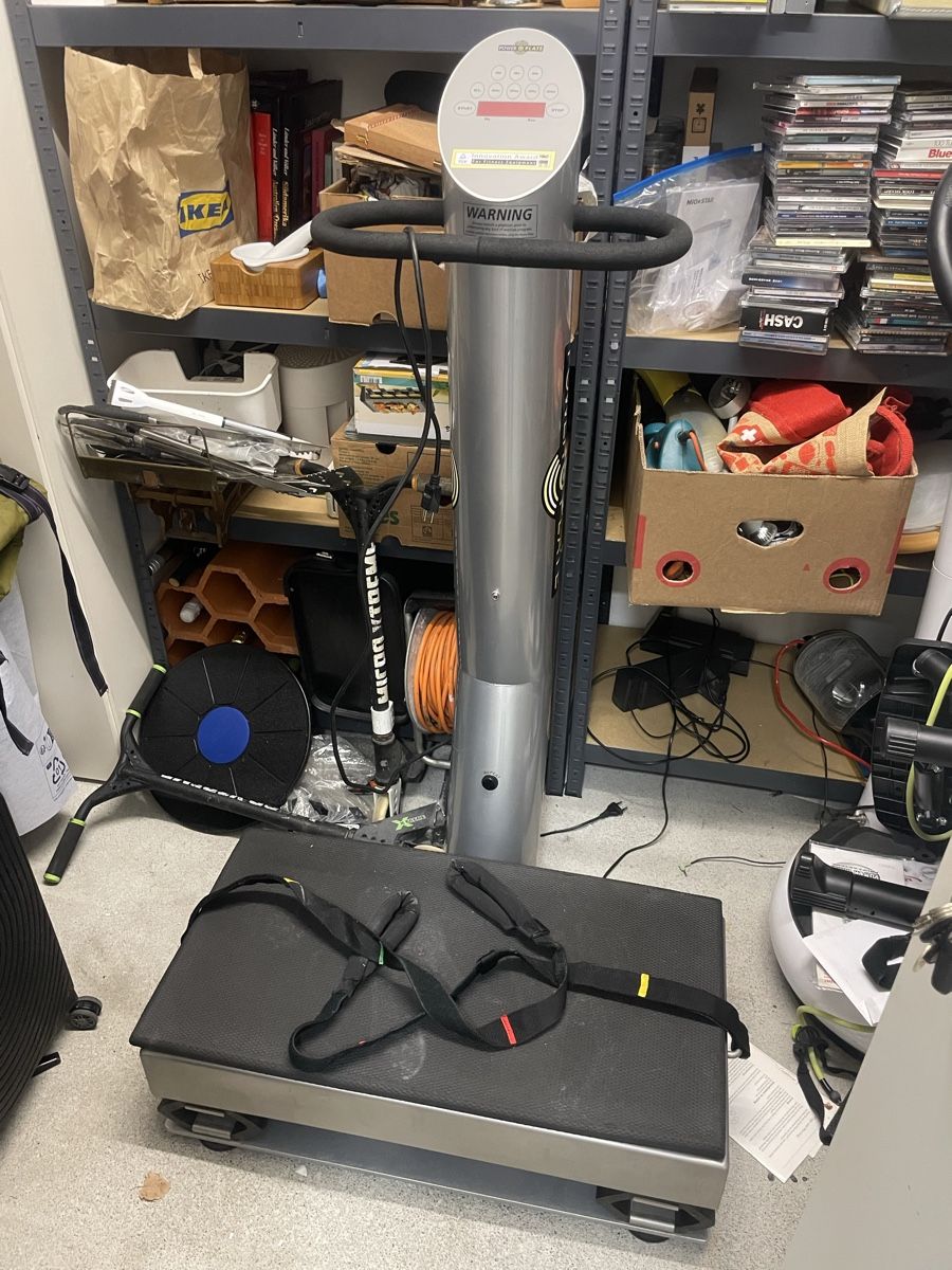 Power Plate Vélos d'appartement: Power Plate Vibrationsplatte, Jahr 2002! – D'occasion à Sargans par Didis