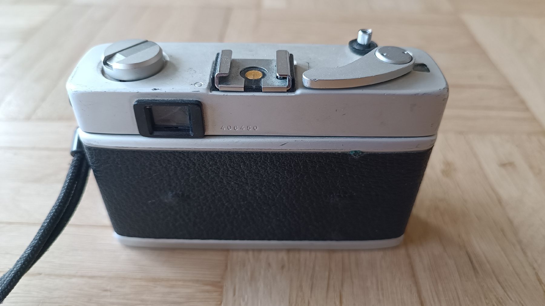 Konica Fotocamera: Konica C35 Kamera mit Blitz National PE-300 – Usato da Baden venduto da zuppel 2