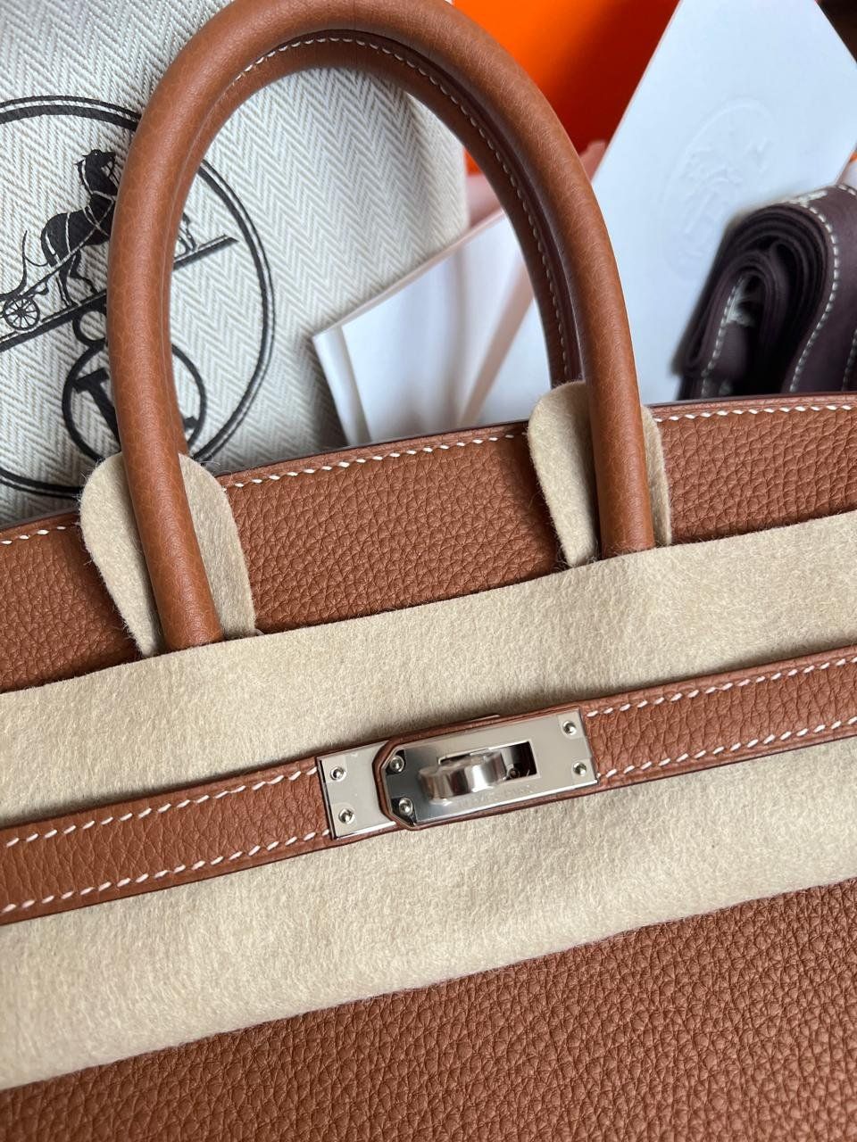Hermès Taschen für Damen: NEW Birkin 25 Gold Togo – Neu und originalverpackt aus Genève von Allforless 1