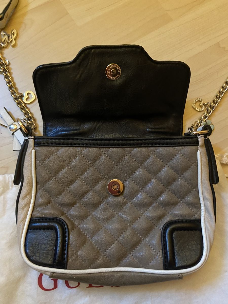 Guess Borse da donna: Guess Umhängtasche – Usato da Birmenstorf AG venduto da SlinaPaolo 2