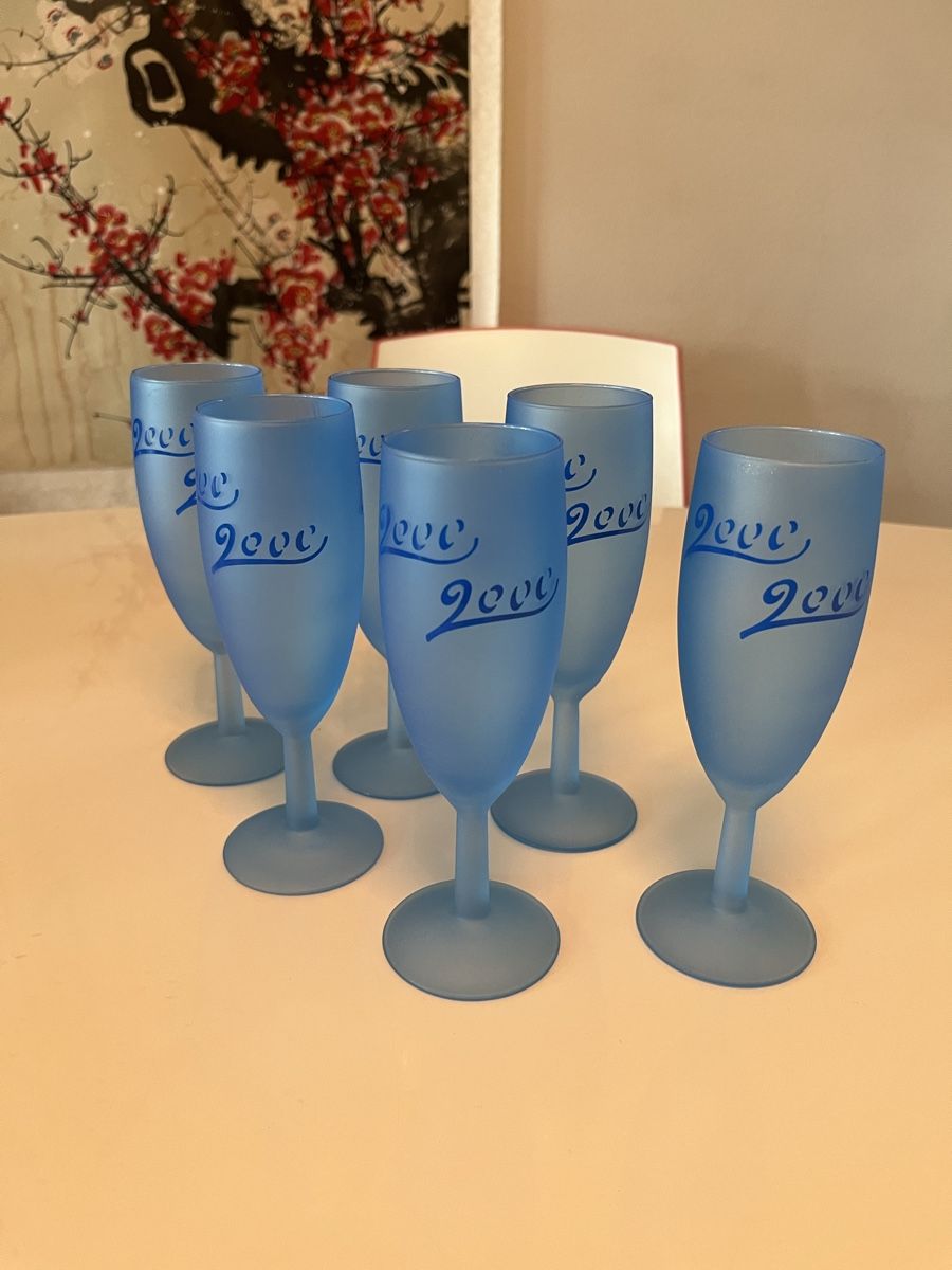 Bicchieri: NEU! 6 blaue Sektgläser "Love 2000" – Nuovo e nell'imballaggio originale da Basel venduto da JJ.Elena