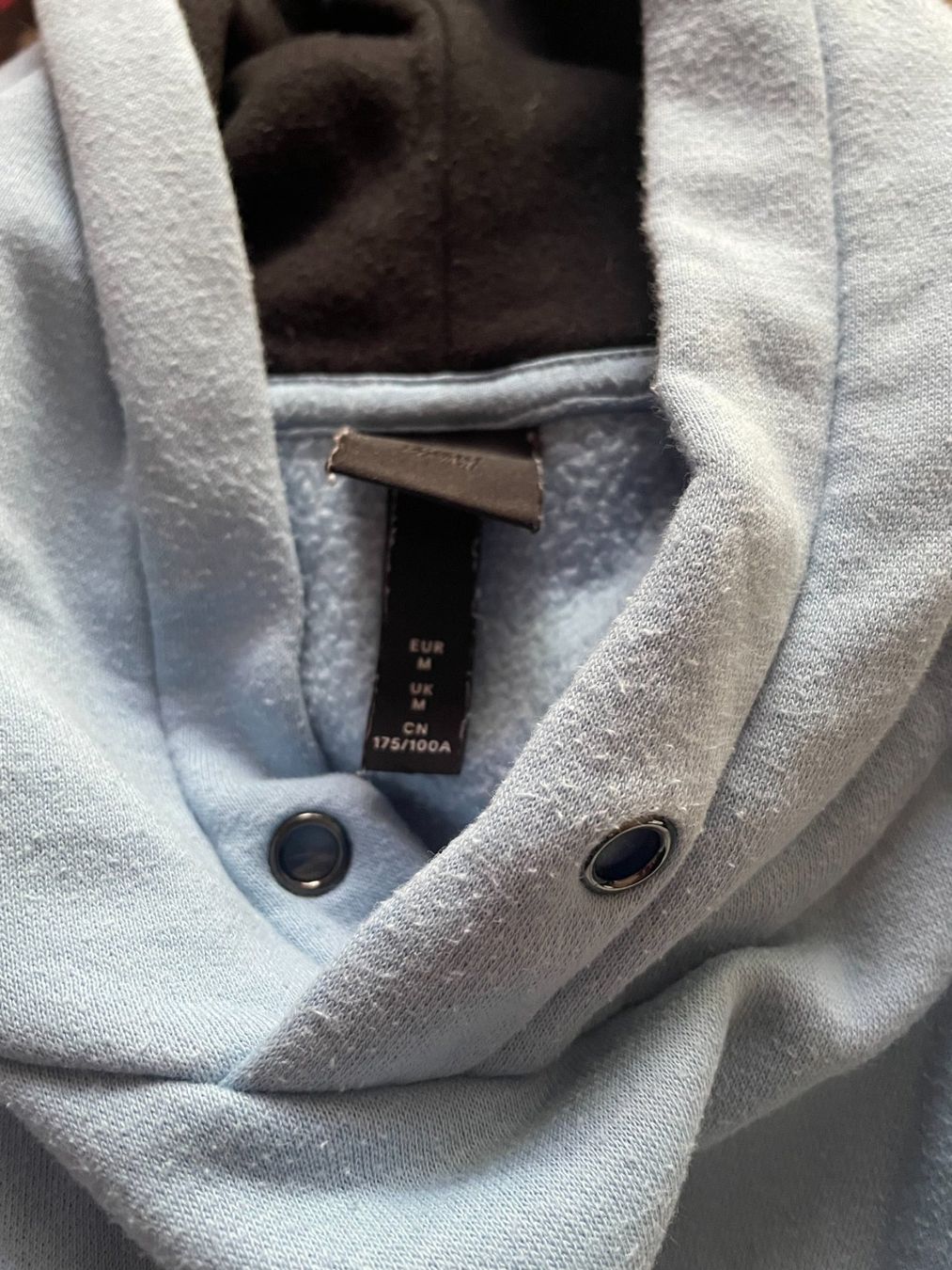 H&M Maglioni & Felpe: Sweat à capuche H&M bleu clair – Usato da Grand-Lancy venduto da hip_2rbd 2