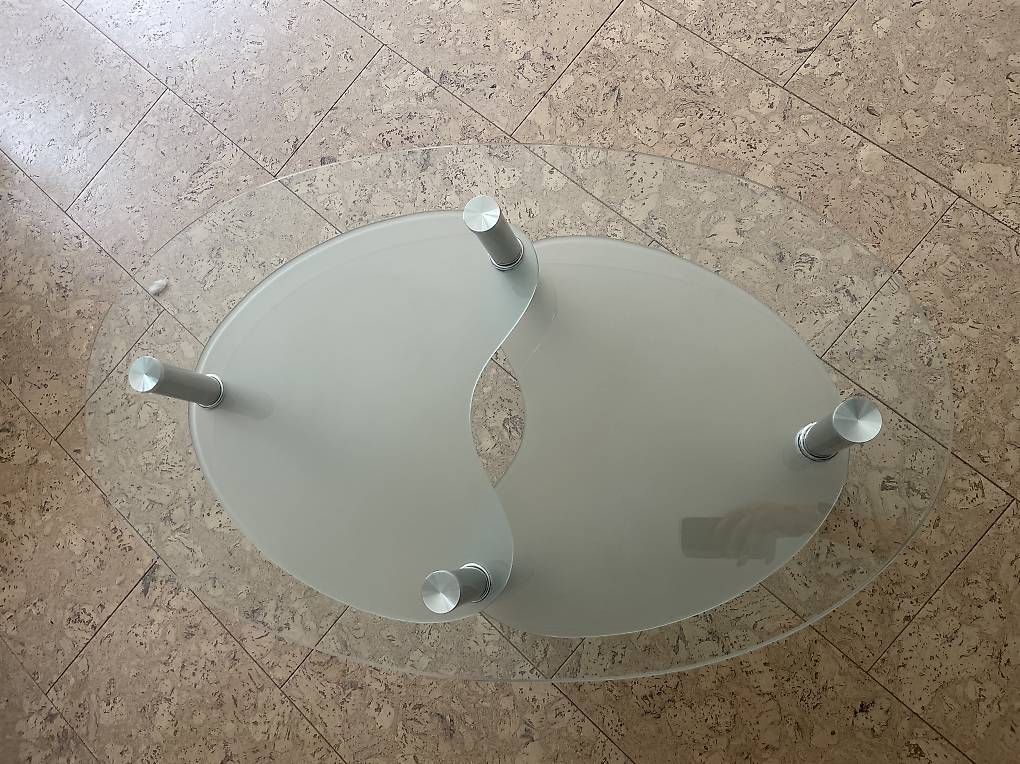 Tavoli: Glascouchtisch mit Milchglas-Ablage – Usato da Einigen venduto da Monki777 1