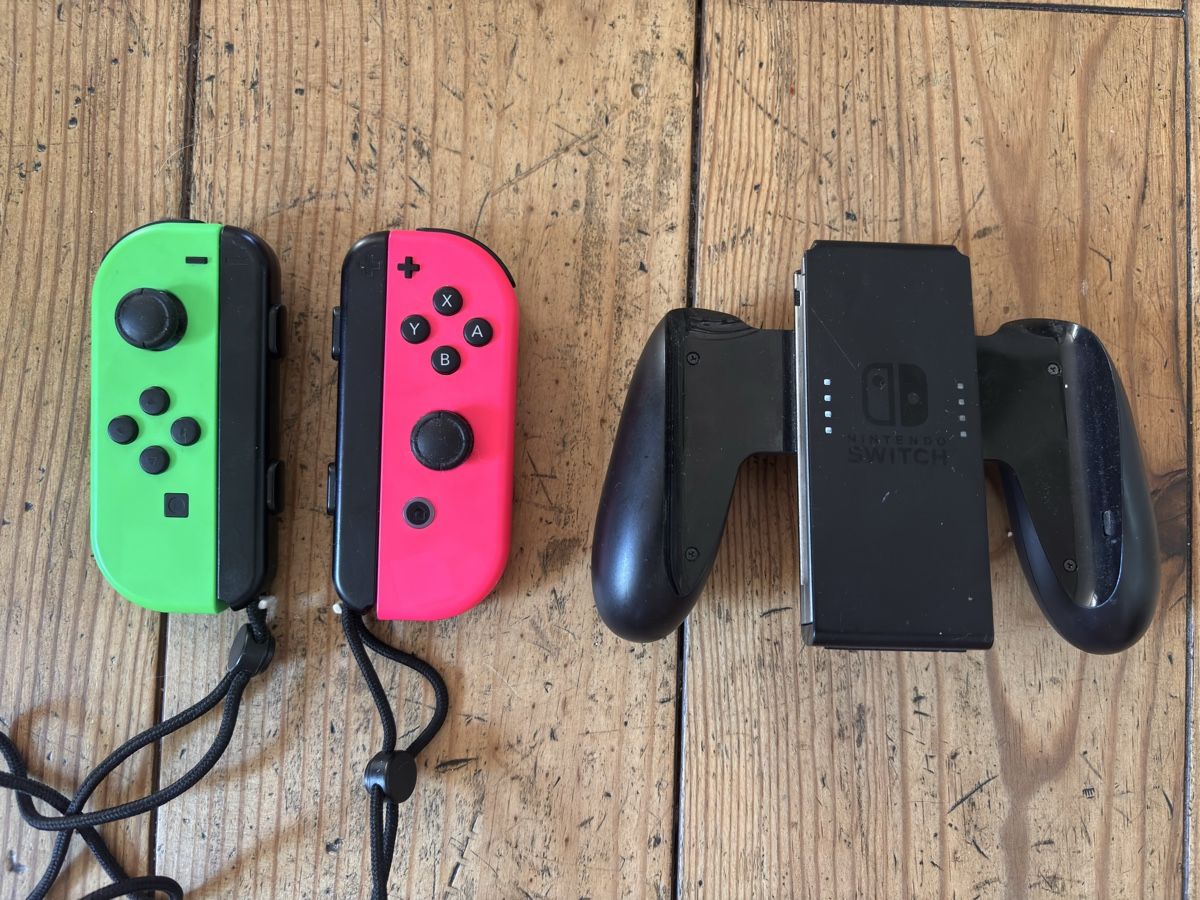 Nintendo Consoles: Nintendo Switch Spielkonsole inkl. Extras – D'occasion à Biel/Bienne par Fligi 2