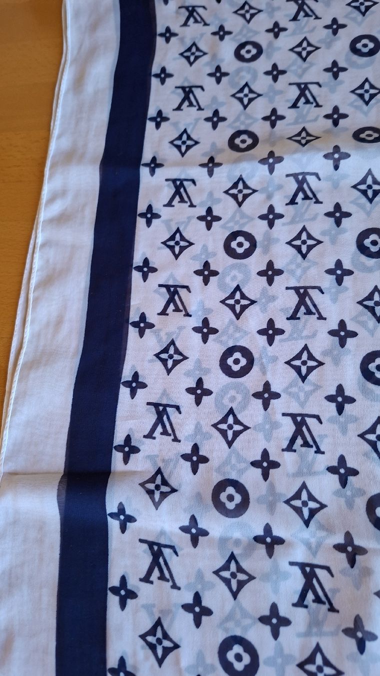 Louis Vuitton Foulard & Sciarpe: Schal Louis Vuitton – Usato da Wünnewil venduto da 04Blume 7