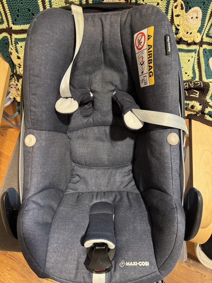 Maxi-Cosi Seggiolini per auto: Maxi cosi Babyschale mit Station – Usato da Sempach venduto da Caranedache 4