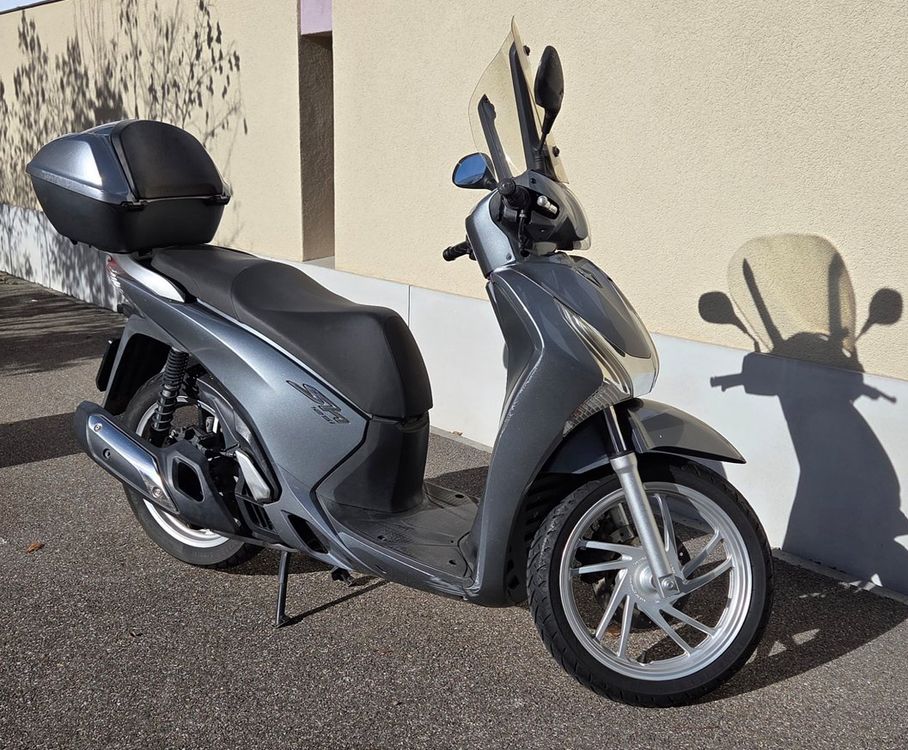 Best HD Pictures about  Honda Roller 125  with No AI Images