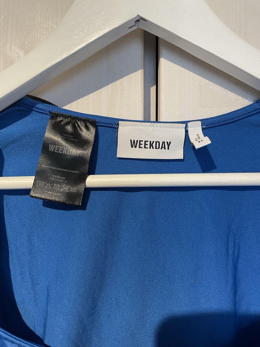Weekday Maglioni & Felpe: blaues Langarmshirt – Usato da Turgi venduto da eiiinalem 1