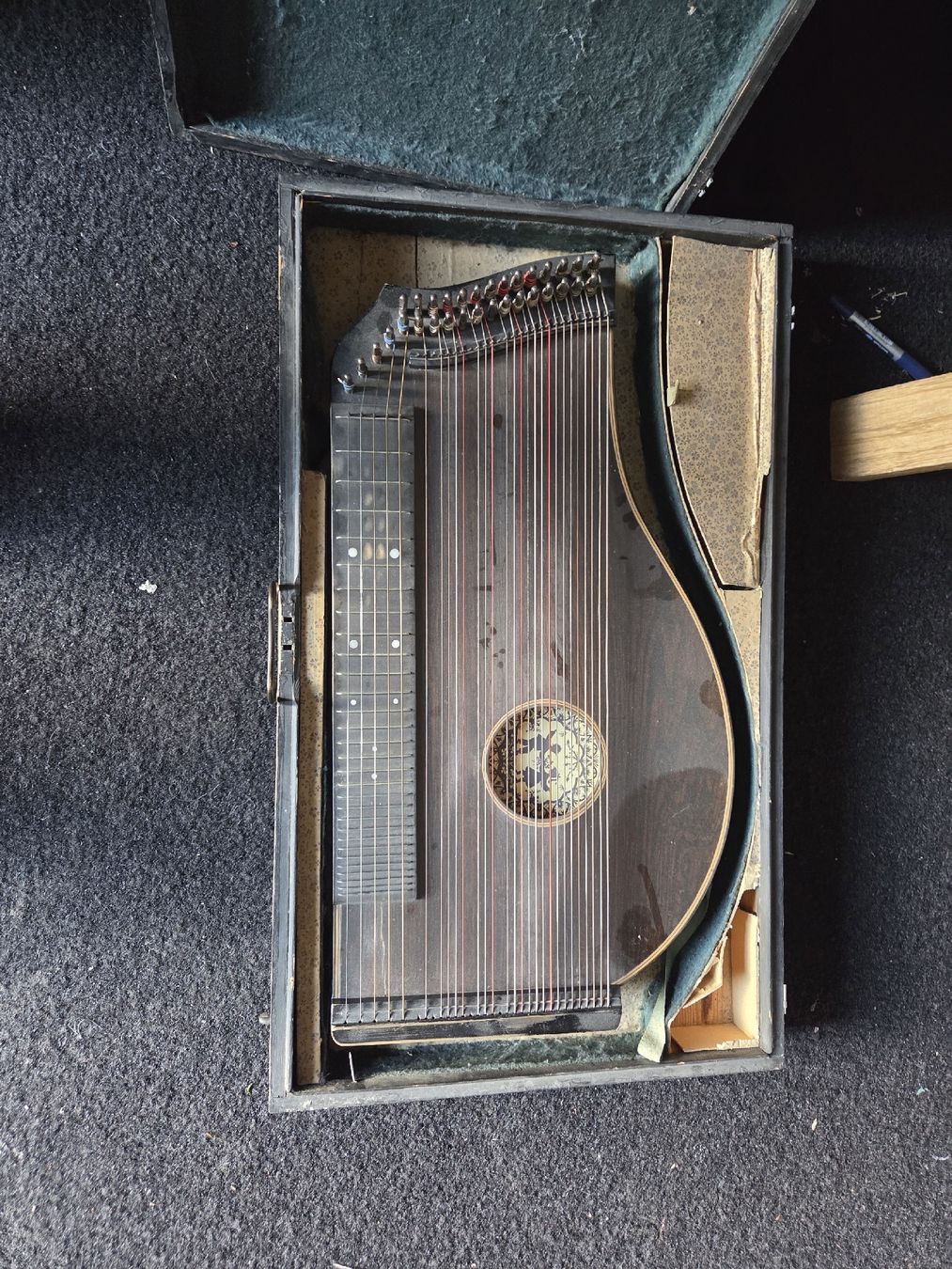 Instruments de musique: Zither mit Koffer, , mit Gebrauchsspuren – D'occasion à Bürglen OW par kov_h2fj