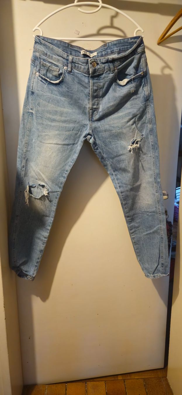 Zara Jeans: Jeans Zara hellblau Grösse 44 gebraucht – D'occasion à Basel par NikaV13