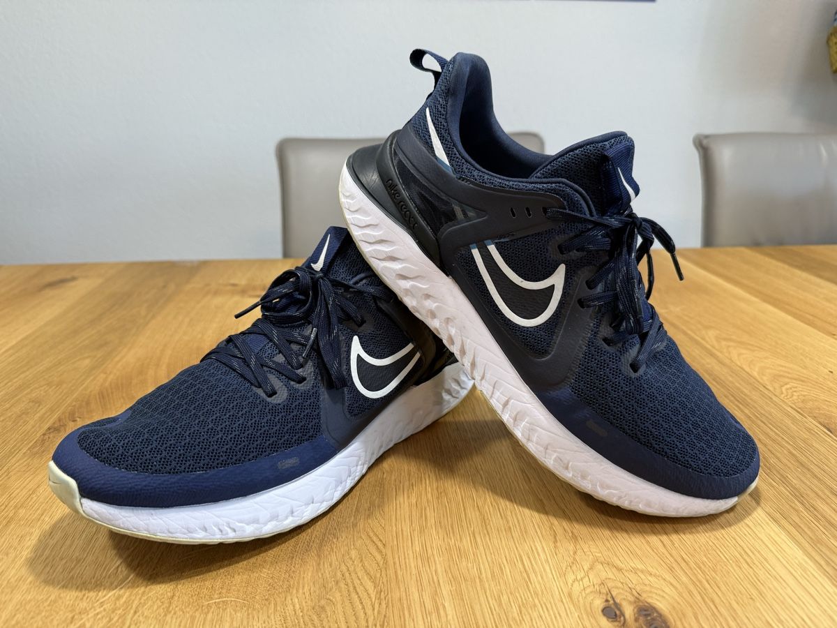 Nike Herrenschuhe: Nike Legend React 2 Laufschuh Herren Gr. 45 ab 1CHF – Gebraucht aus Wallisellen von FabianB