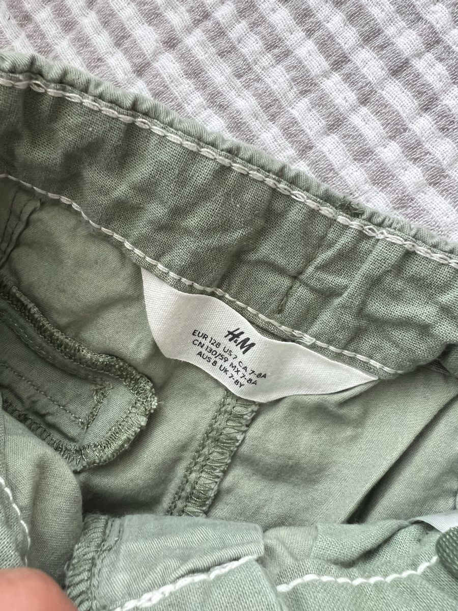 H&M Pantaloni: H&M HOSE GRÜN GR 128 – Usato da Basel venduto da theo-g77 2