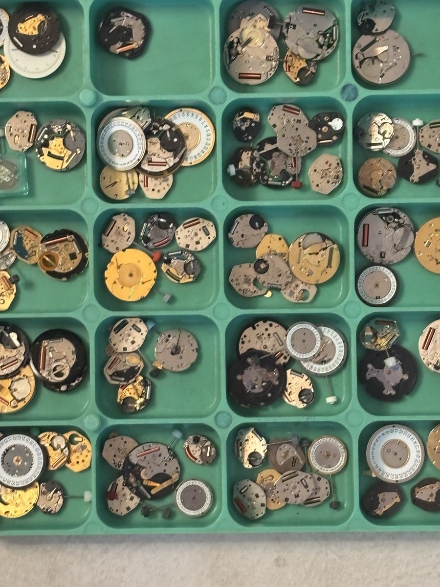 Uhren: Grosses Lot Uhrenteile  – Neu (gemäss Beschreibung) aus Rüti b. Büren von CenicAG 8