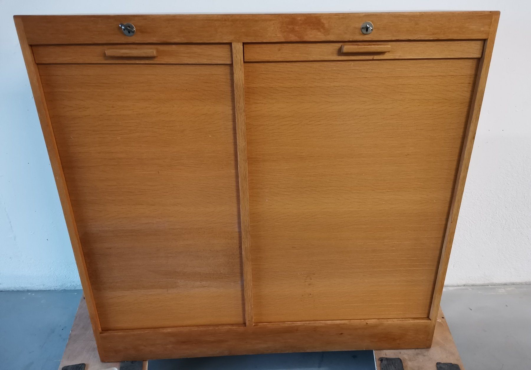 Schränke: Rolladenschrank aus den 1950gern – Gebraucht aus Suhr von Brocki-Suhr