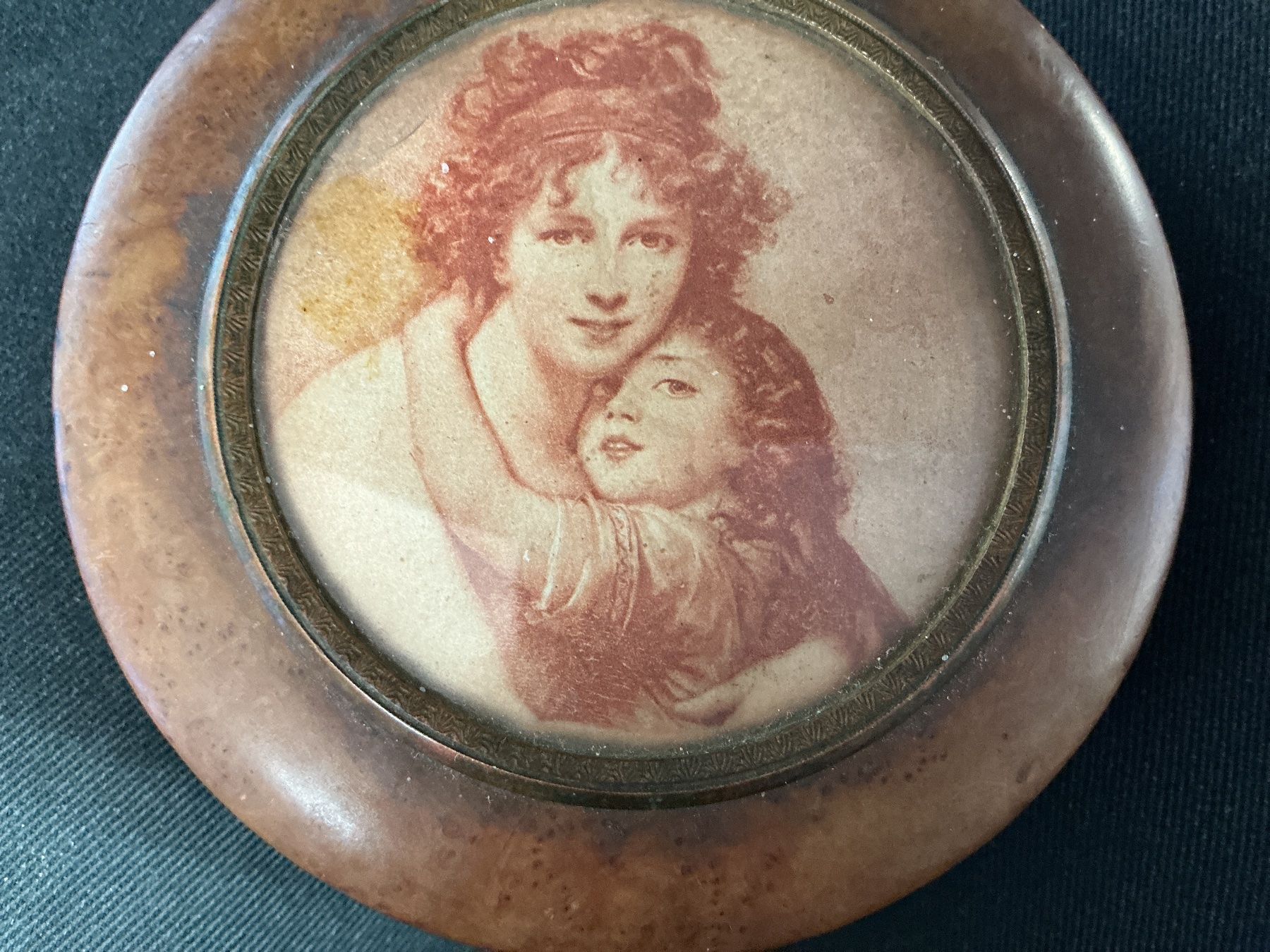 Tutte le decorazioni: Antike Zierdose mit Mutter und Kind Bild – Usato da Bern venduto da vielerart