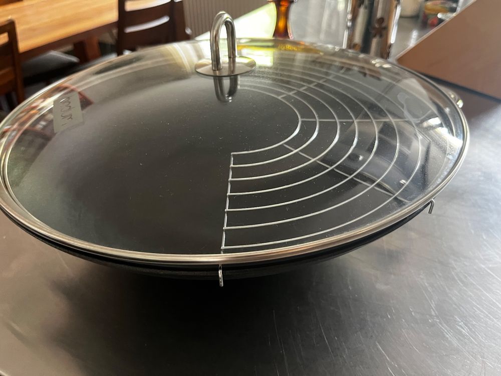 Wok von Bodum aus massivem Gusseisen (Gebraucht) in Zürich für CHF