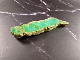 Chrysoprase naturelle brute – tranche verte translucide – 26