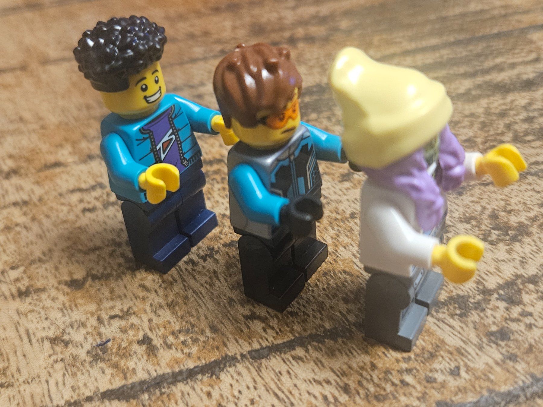 Lego Kit di costruzioni: lego lot de 3 figurines – Usato da Confignon venduto da Ecrofigs 3
