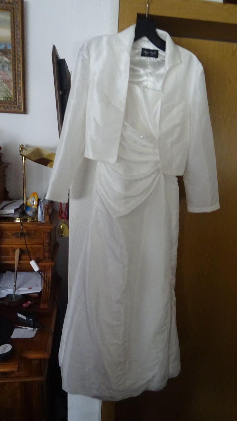 Vestiti: 2  TLG:  HOCHZEITSKLEID GROSSE 34. – Usato da Burgdorf venduto da stein12