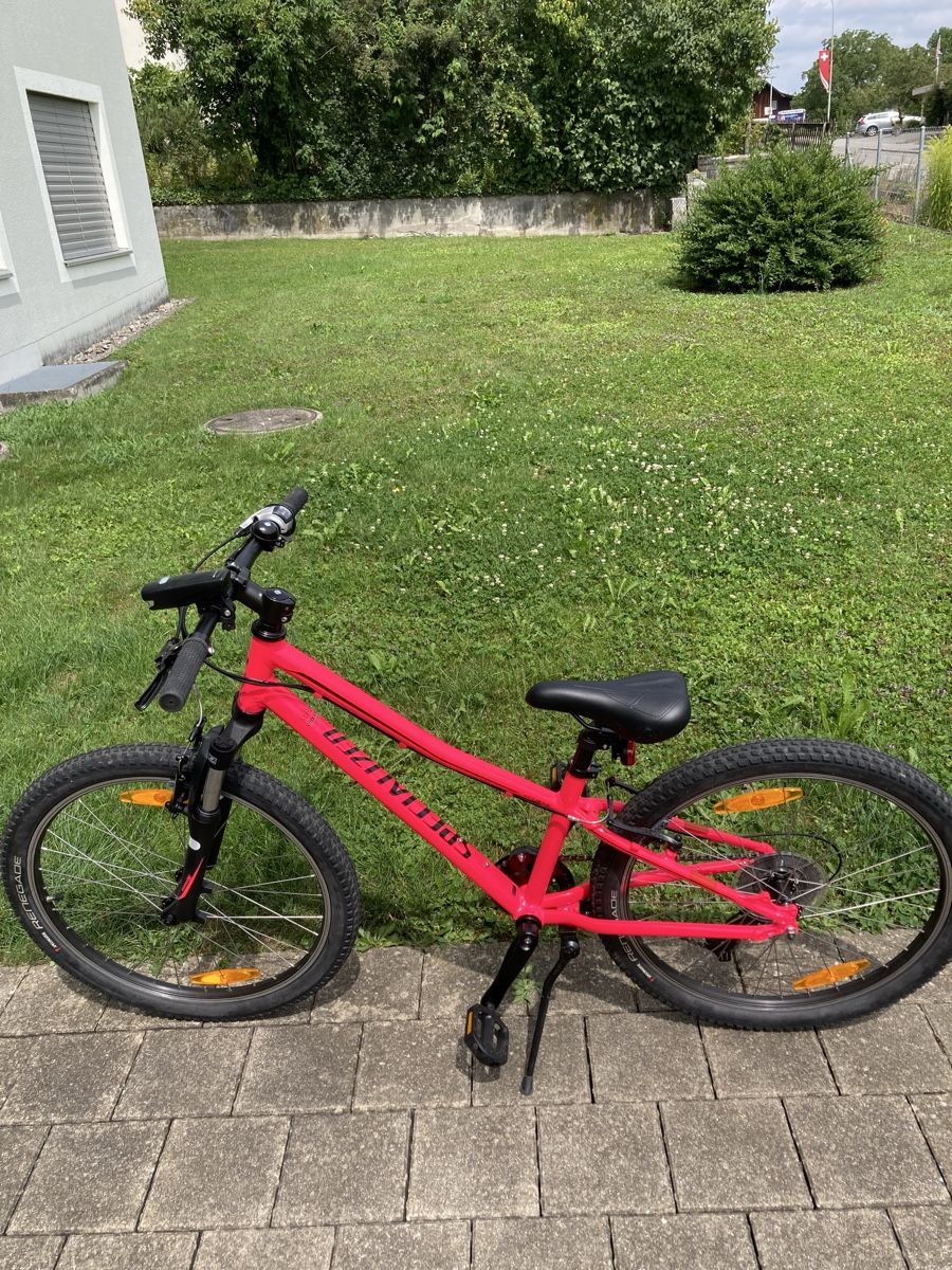 Specialized Vélos: Kindervelo 24 zoll pink/black – D'occasion à Beinwil am See par Matzeboy