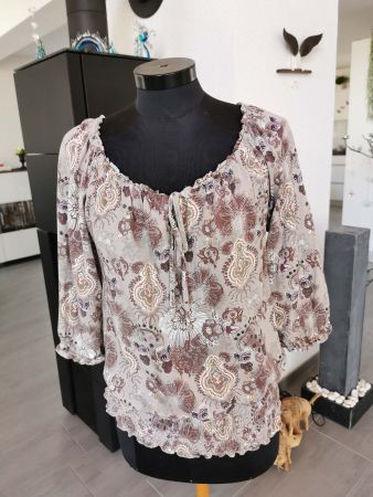 Spezielle Bluse mit weitem Ausschnitt