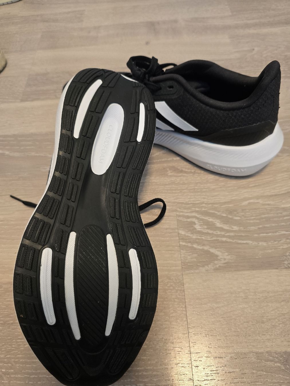 Adidas Scarpe da uomo: Adidas Turnschuhe Grösse 7.5 – Usato da Baar venduto da YvonneSch01 1
