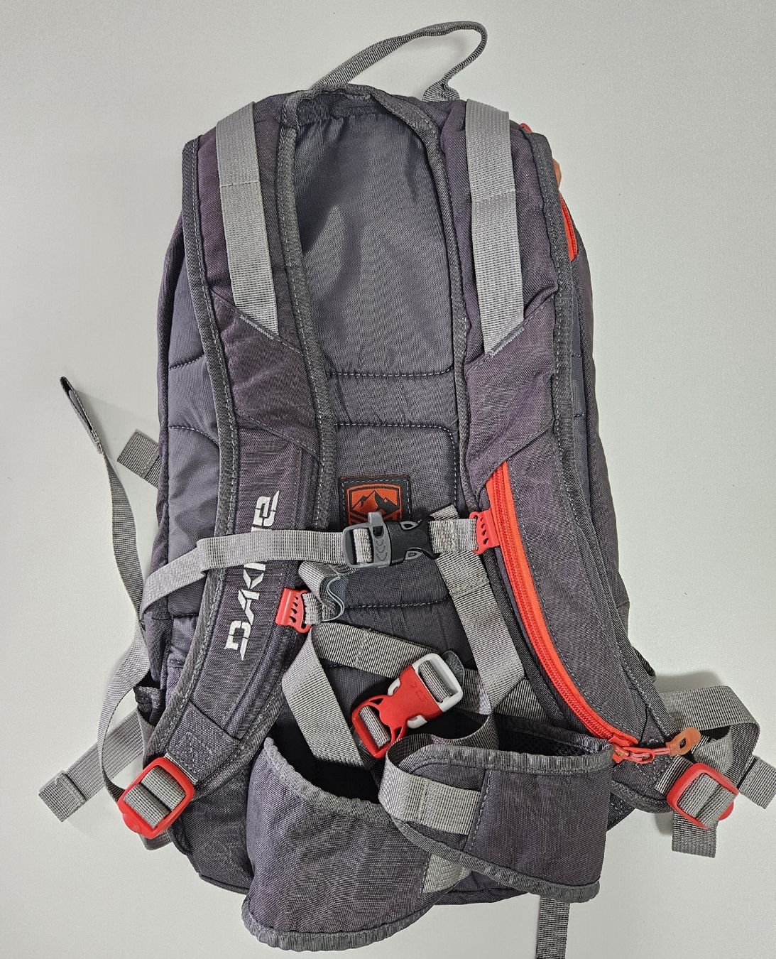 Dakine Zaini: Sac à dos Dakine HELI PACK 12L -  – Usato da Carouge GE venduto da SportRevie 5