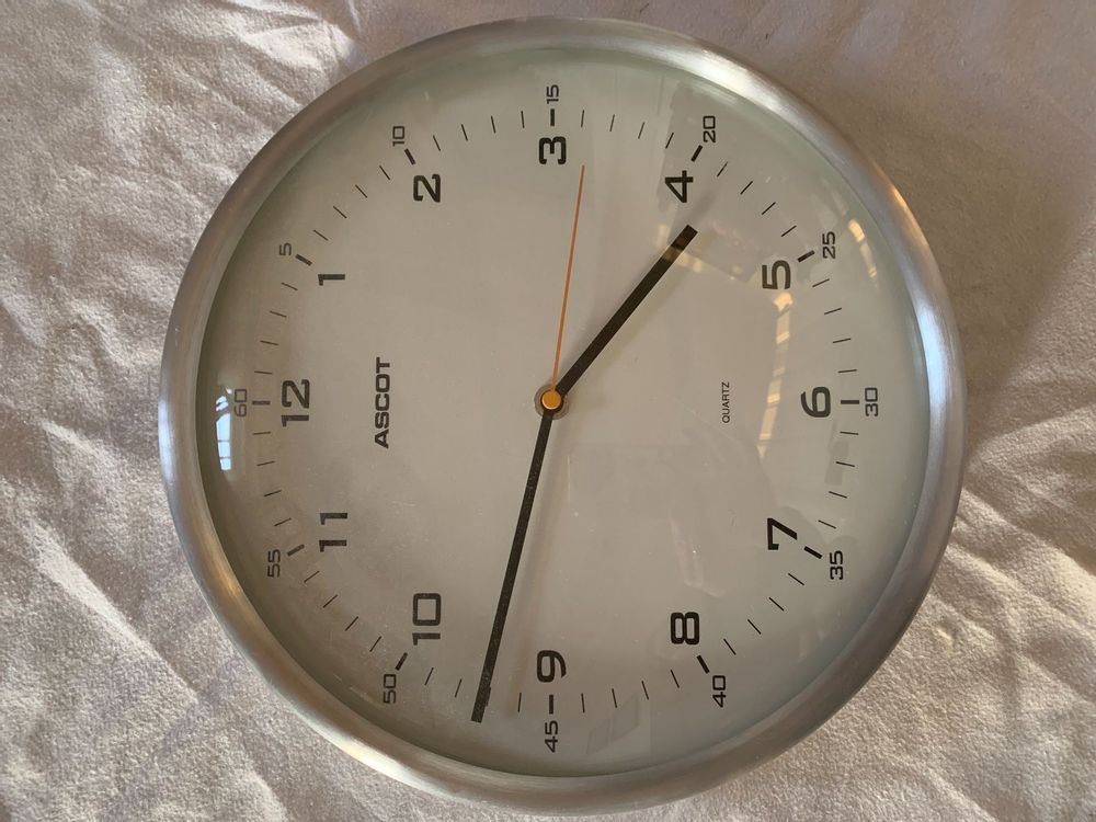 FRANK FLECHTWAREN Wanduhr 'Café De Flore' – Shabby-Look, 34 Cm, Römische Zahlen
