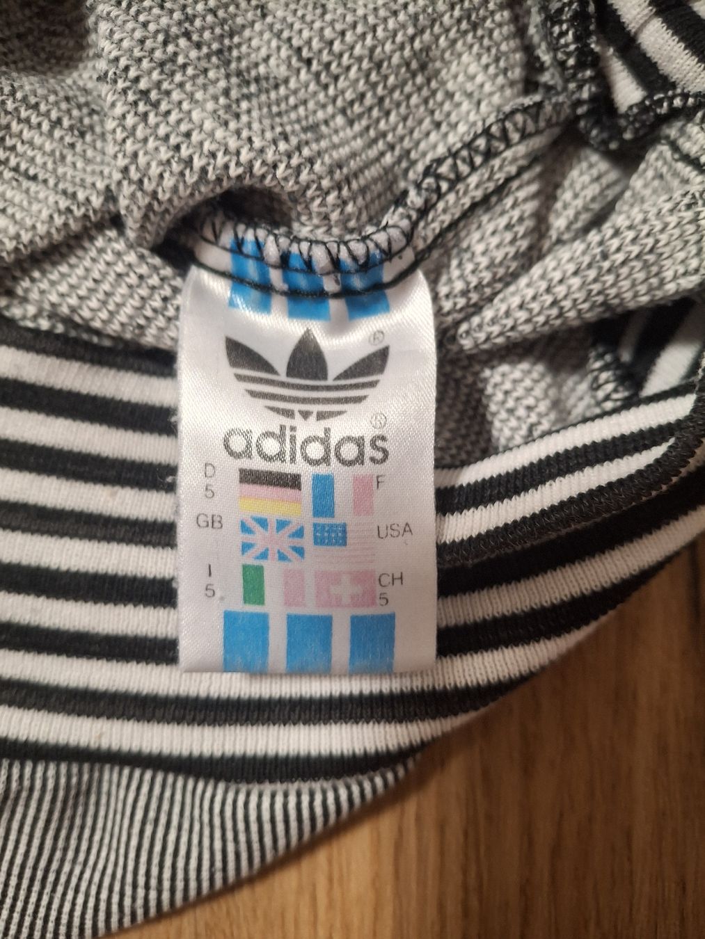 Pulls & Sweat-shirts: Adidas Pullover Grösse 5 – D'occasion à Bäriswil BE par vonys 3