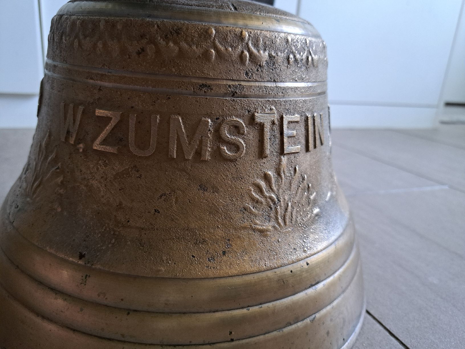 Glocken & Treicheln: Alte Kuhglocke mit Lederriemen – Gebraucht aus Münchenbuchsee von jarom2016 1