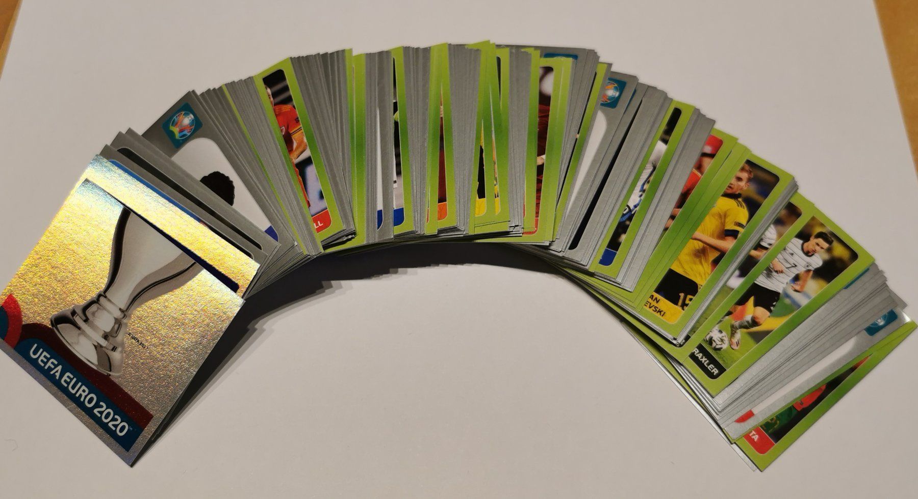 Panini Carte collezionabili: Panini Euro 2020 Sticker / Pearl Edition – Nuovo (secondo la descrizione) da Ottikon b.Kemptth. venduto da Schwammi007