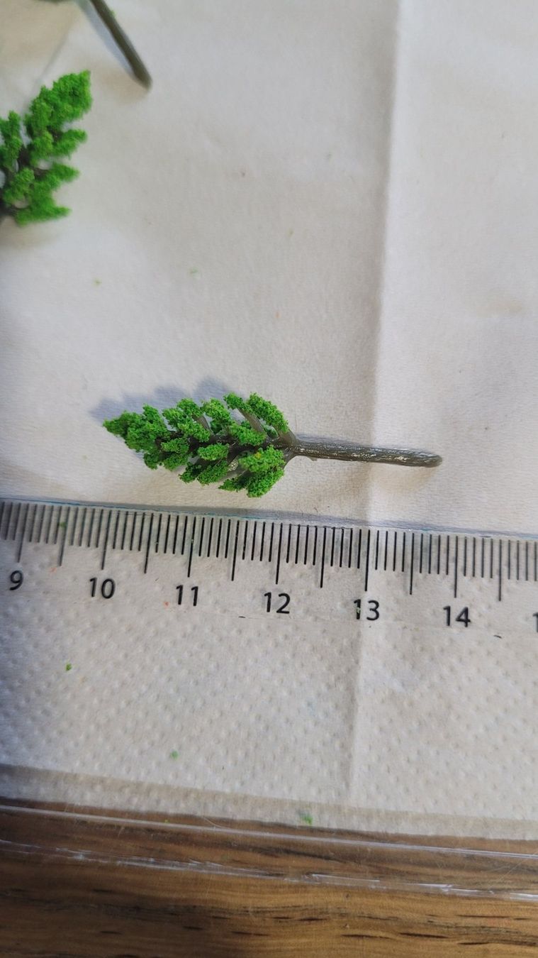 Modellini di ferrovie: 10 petits sapins clairs – Nuovo e nell'imballaggio originale da Saxon venduto da Sebdem 2