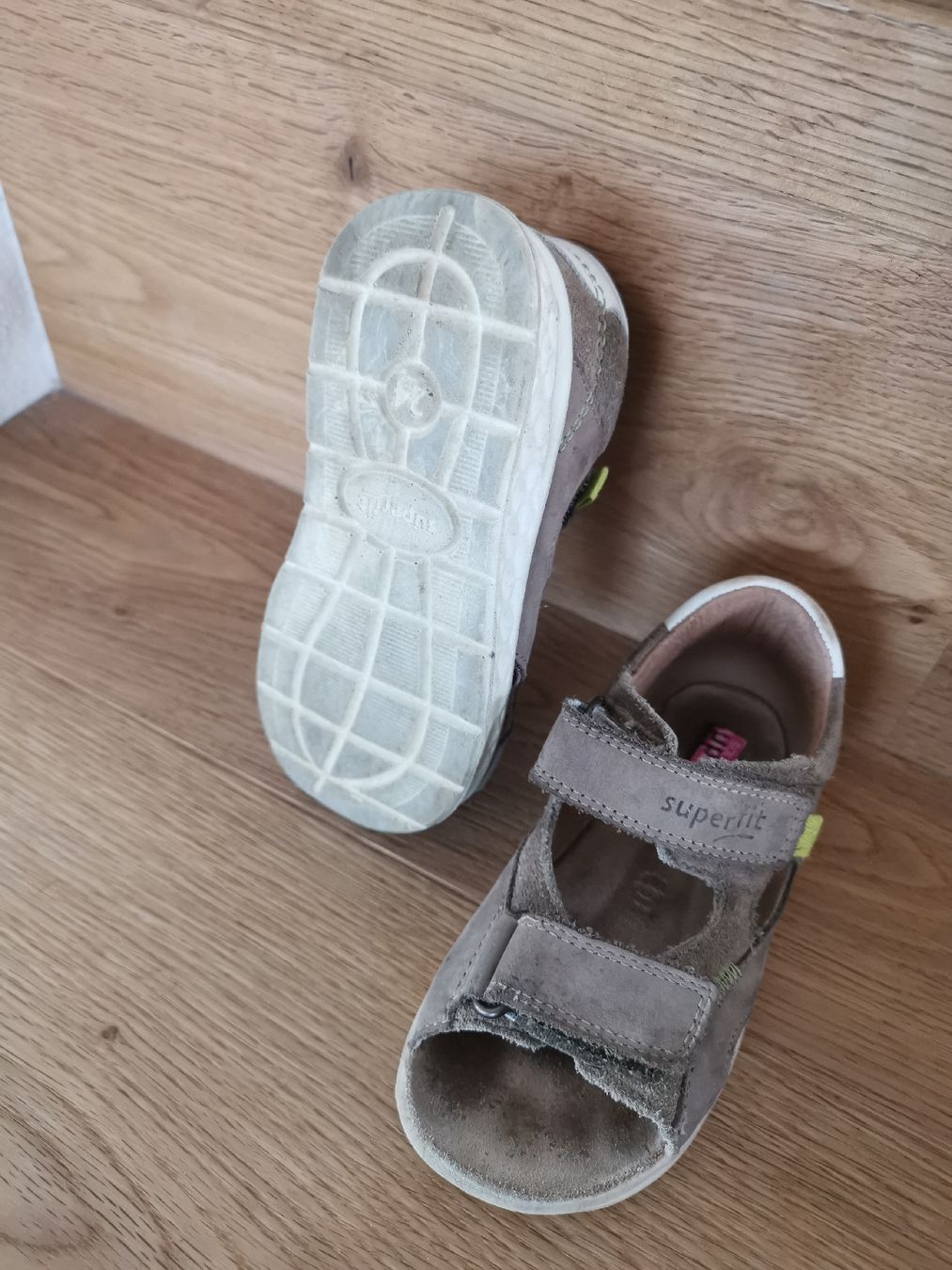 Chaussures hommes: Sandalen Superfit 24 – D'occasion à Ins par Jacy1 2