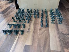 Spielzeugsoldaten Konvolut 58 Figuren Armee
