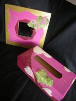Boite en bois pour mouchoirs et miroir assorti, coloris rose