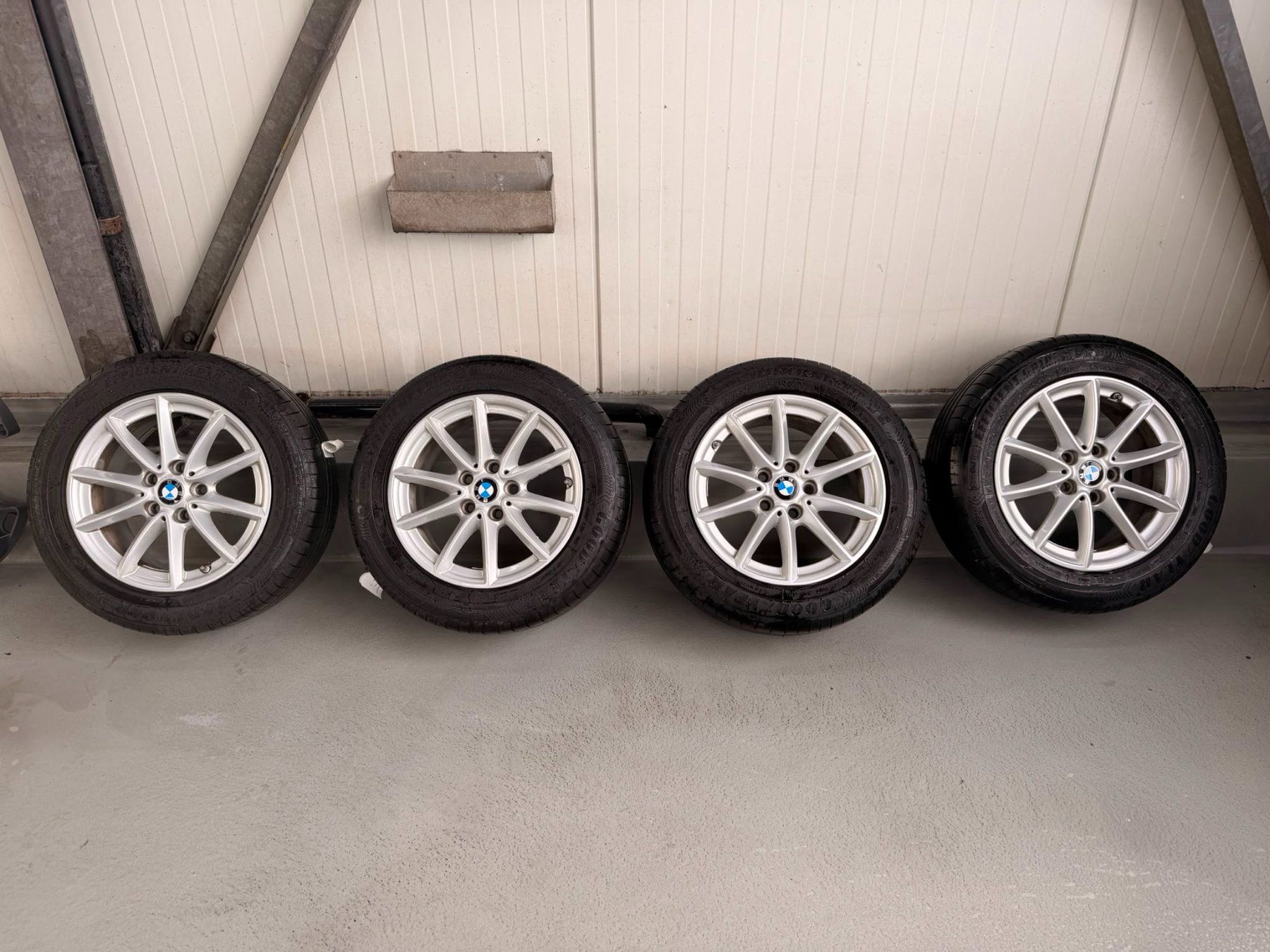 BMW Pneumatici & Ruote complete: BMW Räder 16Zoll – Usato da Heerbrugg venduto da amag-heerbrugg