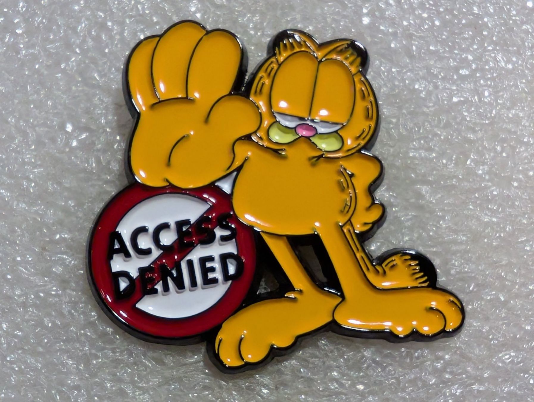 Plaketten & Abzeichen: Ansteckpin 105: Garfield – Gebraucht aus Oppligen von Pin-Fall-Shop