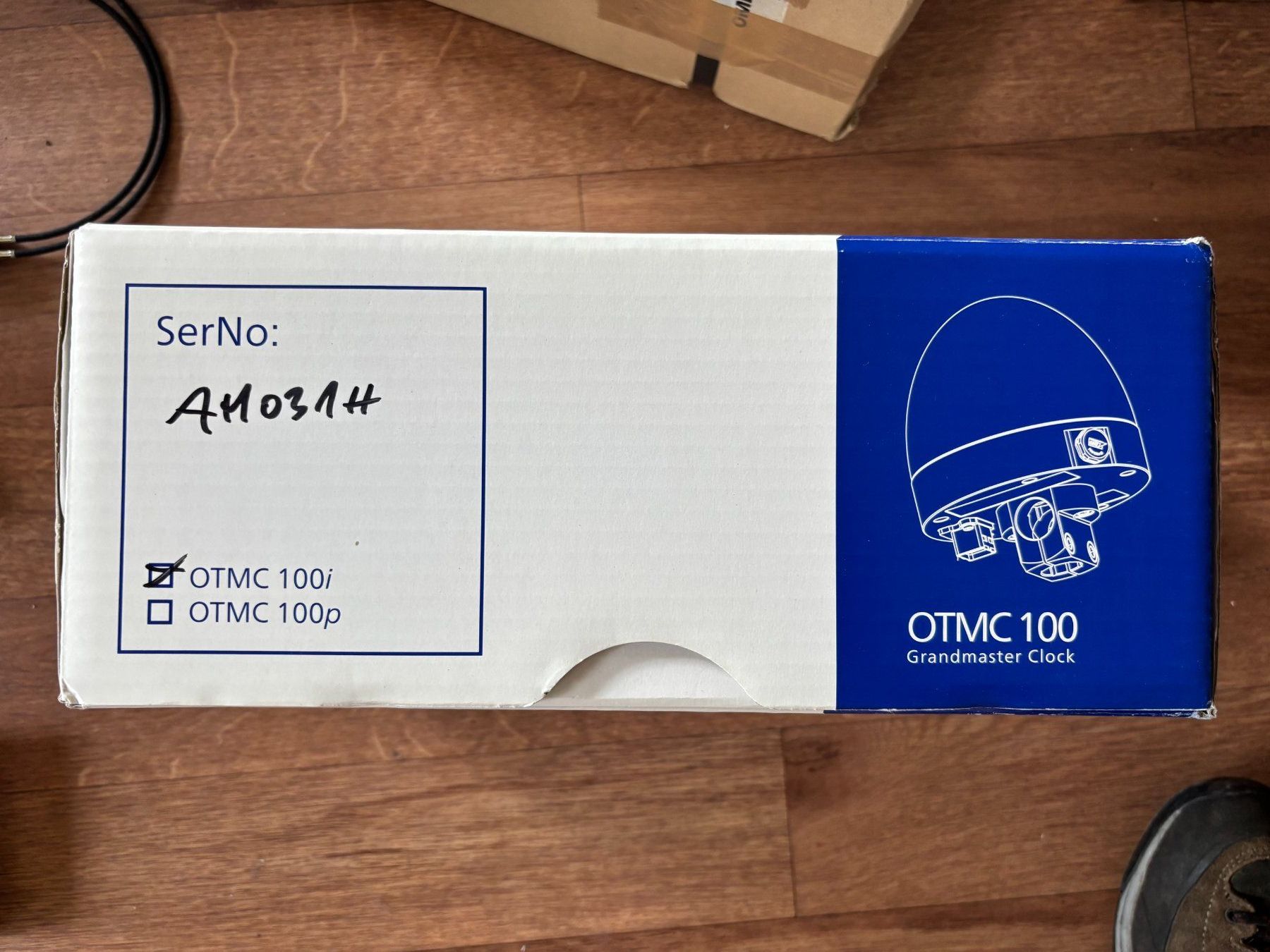 Mesurer: Omicron OTMC 100i Grandmaster Clock (PTP-Zeitserver mit GPS- – D'occasion à Basel par due_z7qf