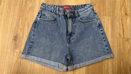 Jeans Guess Gr. 25. Neu