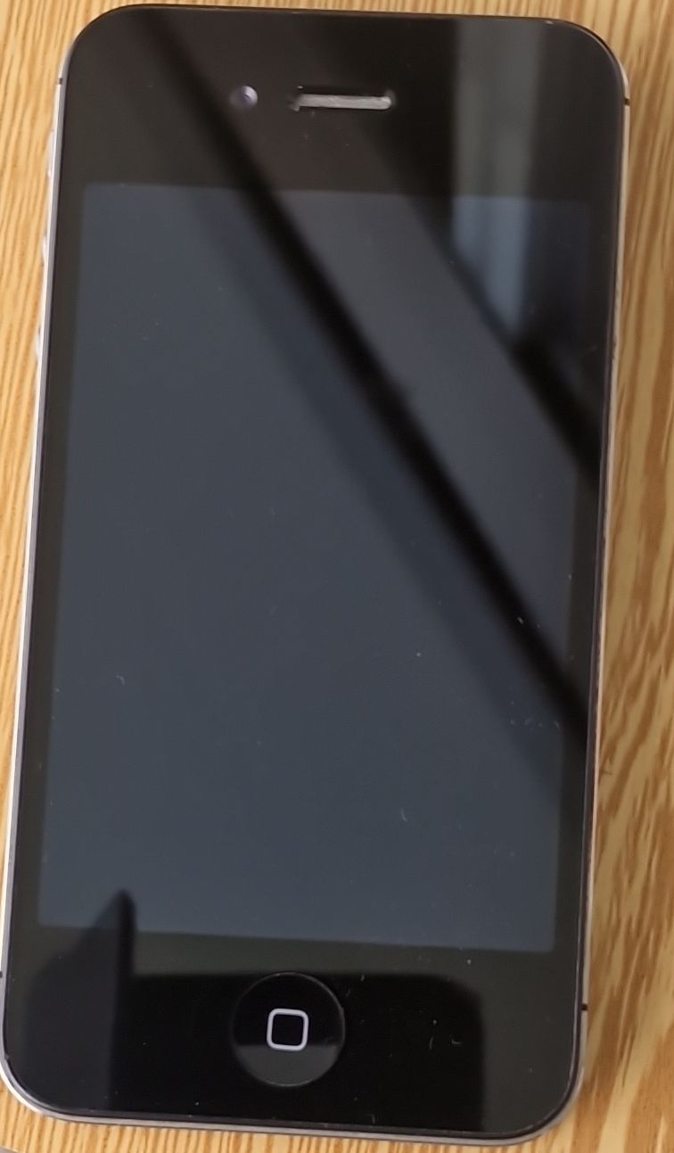 Apple Telefoni cellulari / Smartphones: Apple iPhone 4 Smartphone schwarz gebraucht – Usato da Altstätten SG venduto da Mythos_7
