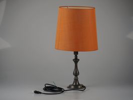 Klassische Tischlampe mit neuer Verkabelung