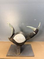 Vogel-Skulptur – Kunstobjekt auf Metall-Sockel