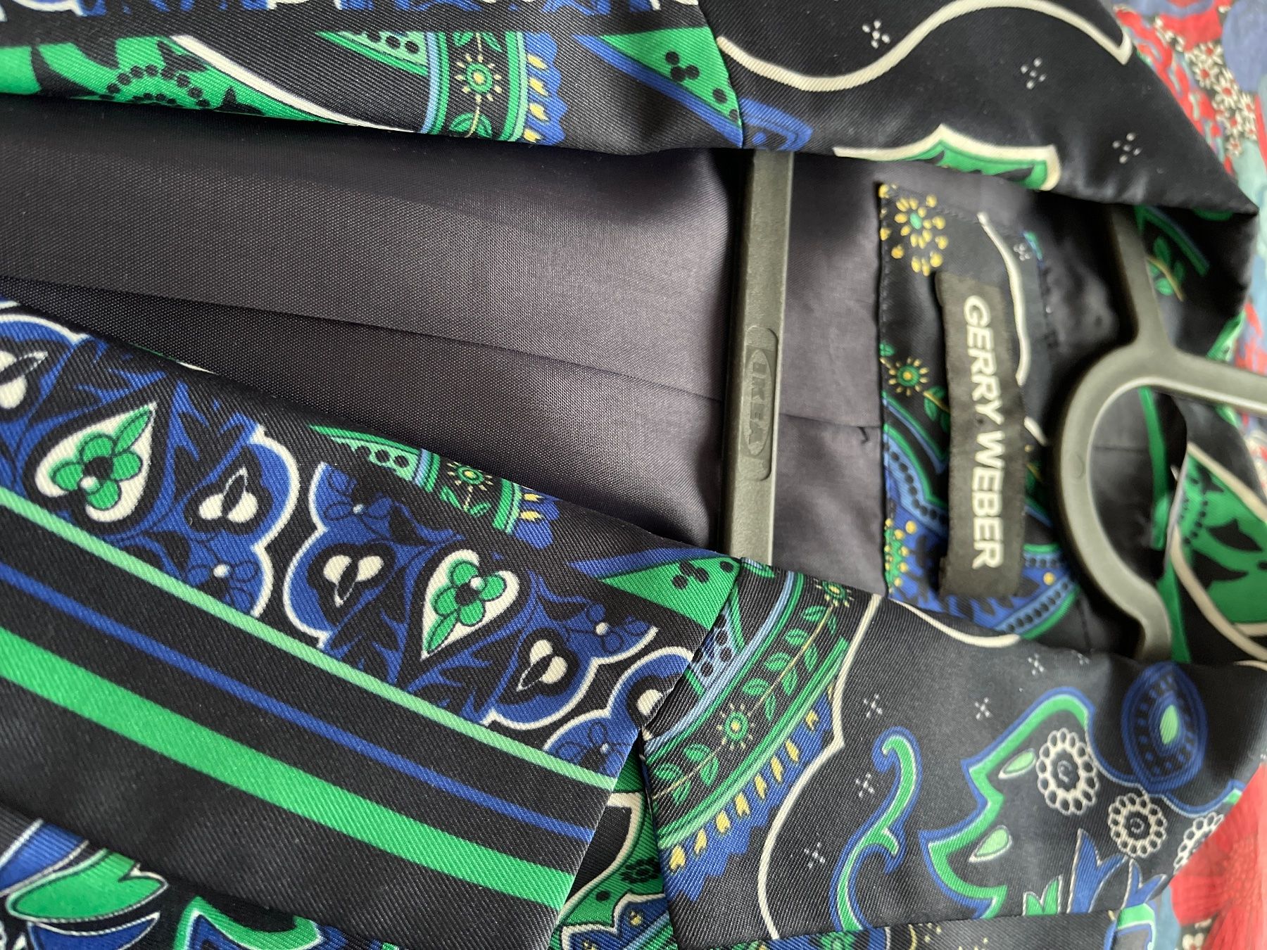 Gerry Weber Giacche: Gerry Weber Blazer, Gr. 38. auffälliges Muster, Top Zustand – Usato da Gutenswil venduto da yneB1943 1
