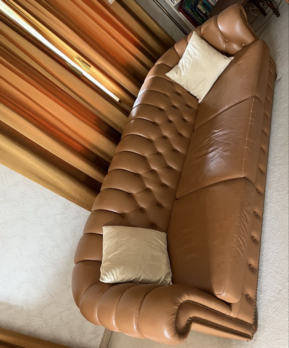 Divani: Chesterfield Balmoral style 3 seater luxury leather sofas – Usato da Zürich venduto da ajl_x6tg 7