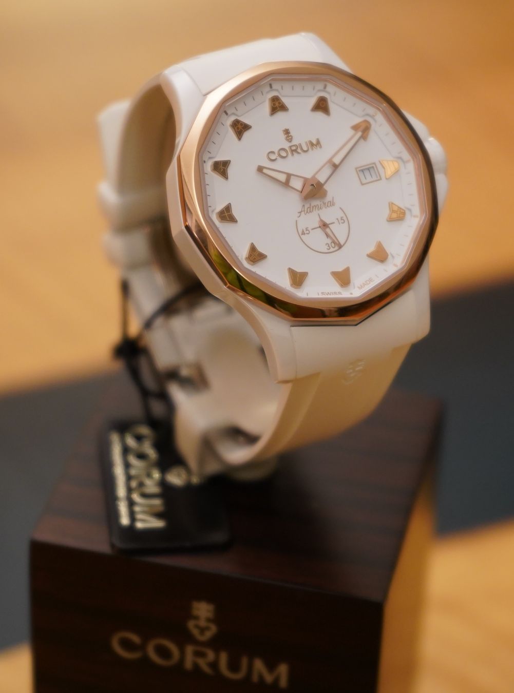 Corum Orologi: Corum Admiral 42 automatic, ceramic case, 18K gold bezel – Nuovo e nell'imballaggio originale da Zürich venduto da MatthiasBruetsch